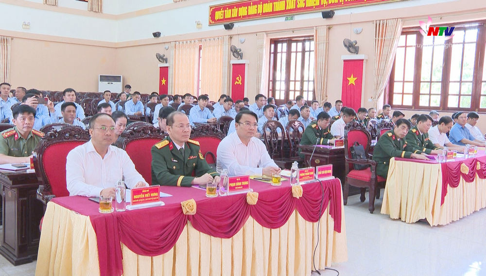 Các đại biểu dự buổi lễ.