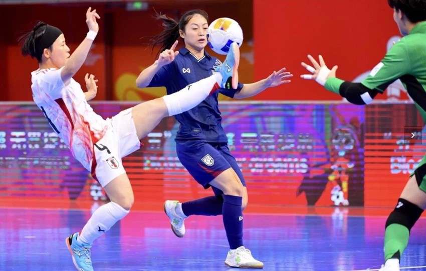Tuyển Thái Lan thể hiện rất quyết liệt với Nhật Bản. Ảnh: AFC