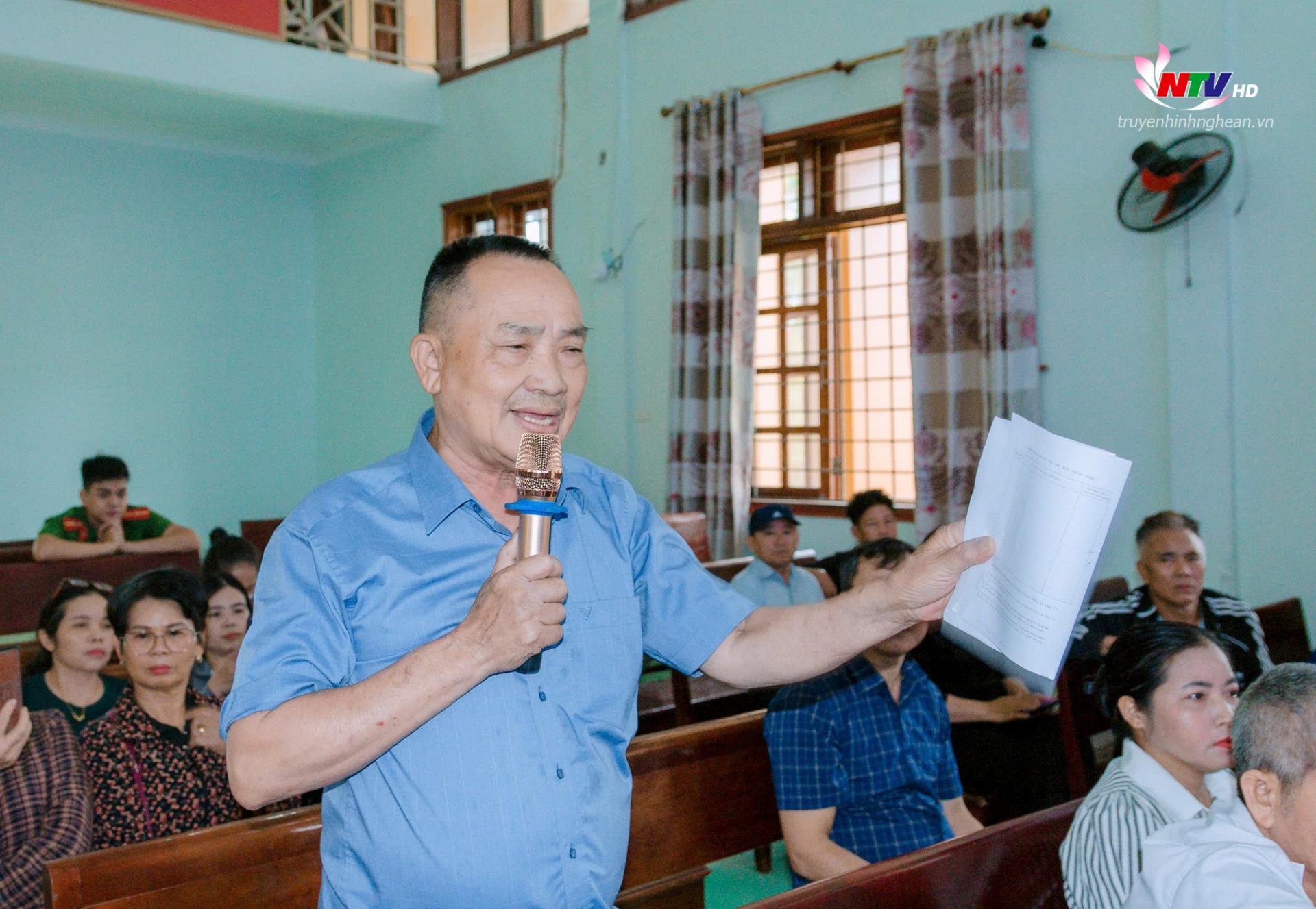 Cử tri xã Bảo Thành kiến nghị tại buổi tiếp xúc.