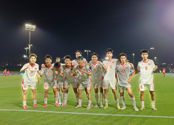 Các tuyển thủ U17 Việt Nam vui mừng với chiến thắng. (Ảnh: VFF)