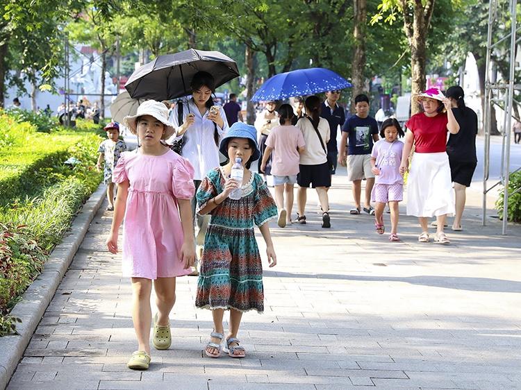 Bắc Bộ và Trung Bộ có nơi trên 38 độ C.