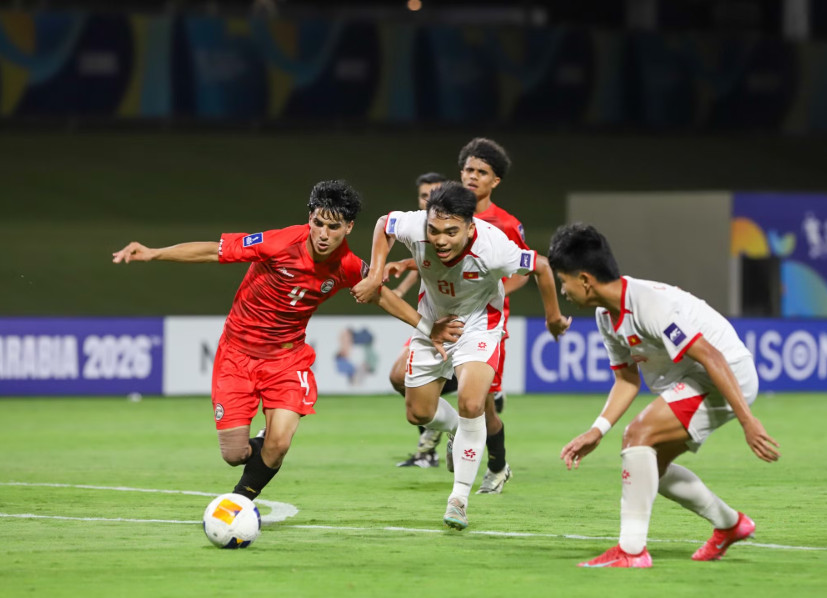 U17 Yemen (áo đỏ) tạo ra một số tình huống nguy hiểm. (Ảnh: VFF)