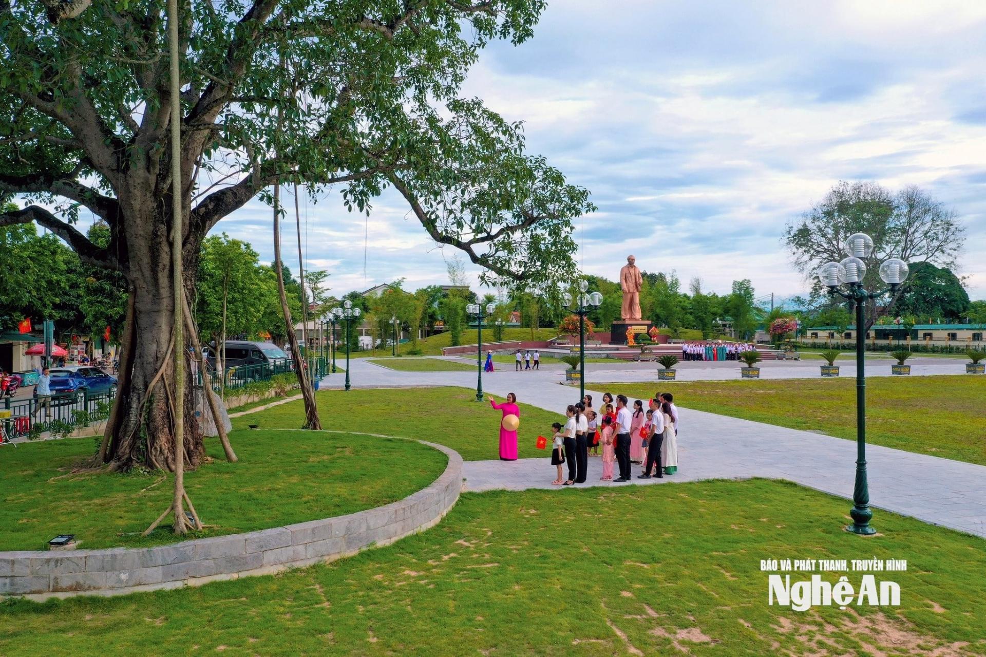 Sân vận động Làng Sen, xã Kim Liên, địa điểm sẽ diễn ra Lễ khai mạc Lễ hội Làng Sen năm 2026. Ảnh: PV