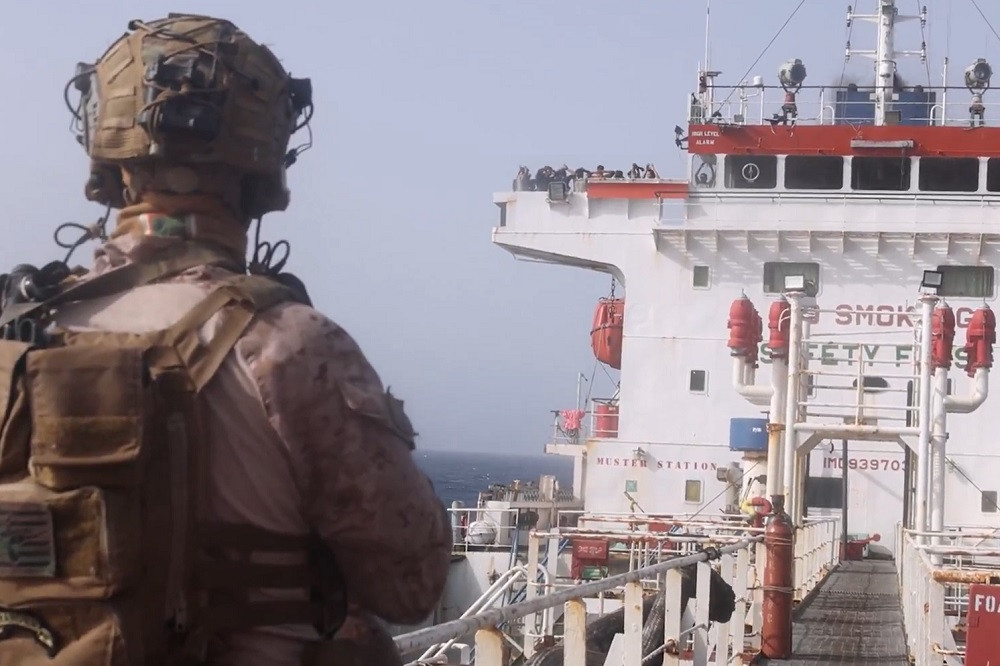 Lính Mỹ có mặt trên tàu M/T Celestial Sea treo cờ Iran hôm 20/5. Ảnh: CENTCOM