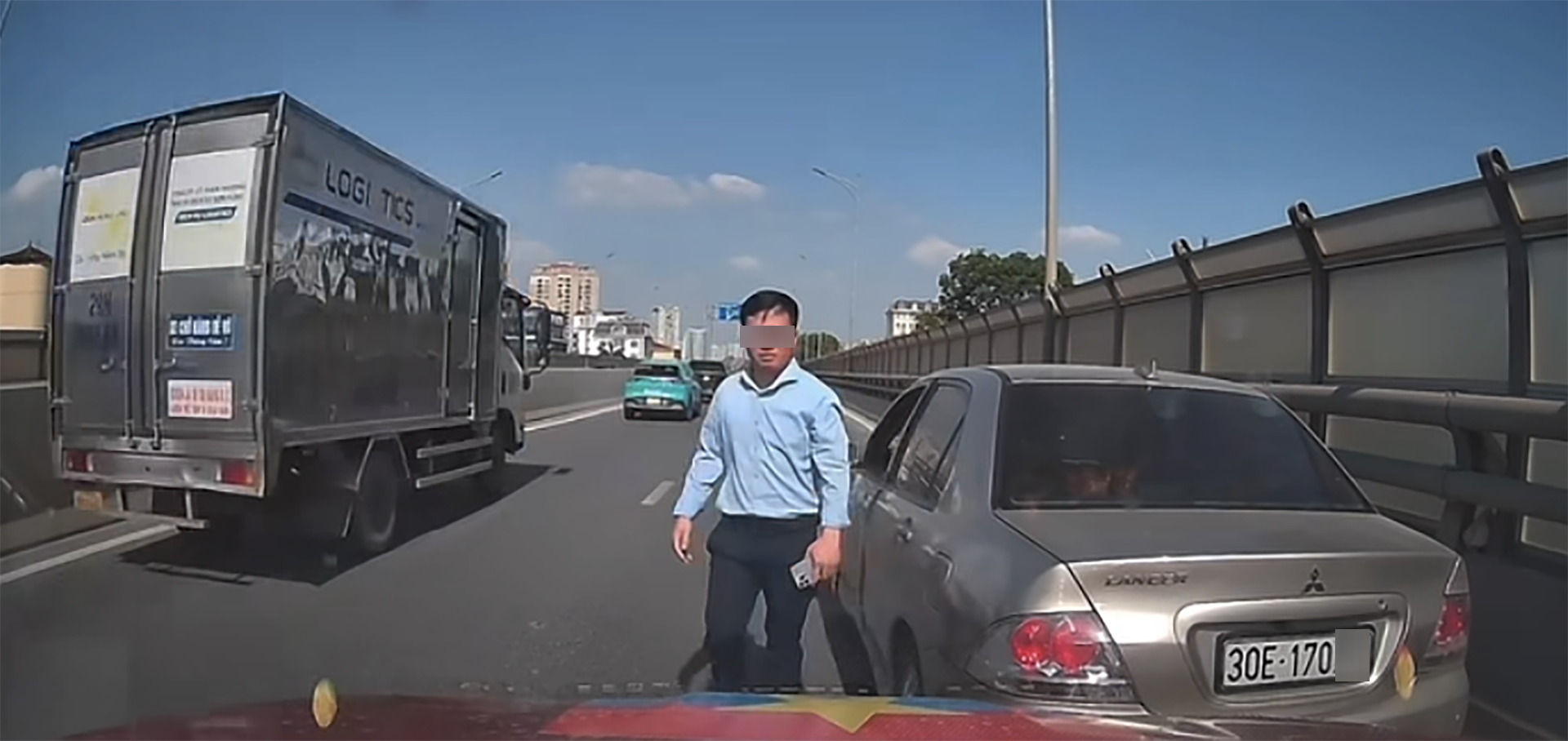 Tài xế V.V.L. đã bị CSGT lập biên bản xử phạt với 2 hành vi. Ảnh: CSGT