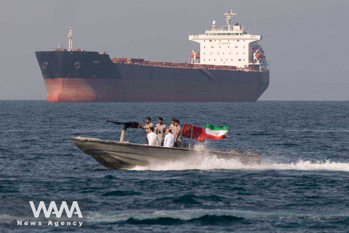 Xuồng cao tốc của Iran tại eo biển Hormuz. Ảnh: WANA