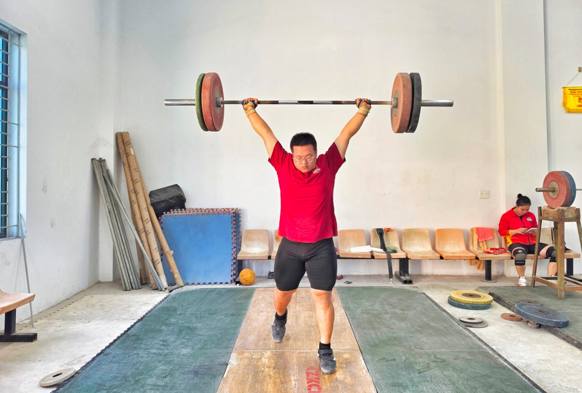 Cử tạ Nghệ An đứng trước nhiều thách thức nhưng vẫn đang nỗ lực để giữ vững thành tích. Ảnh: Đức Anh