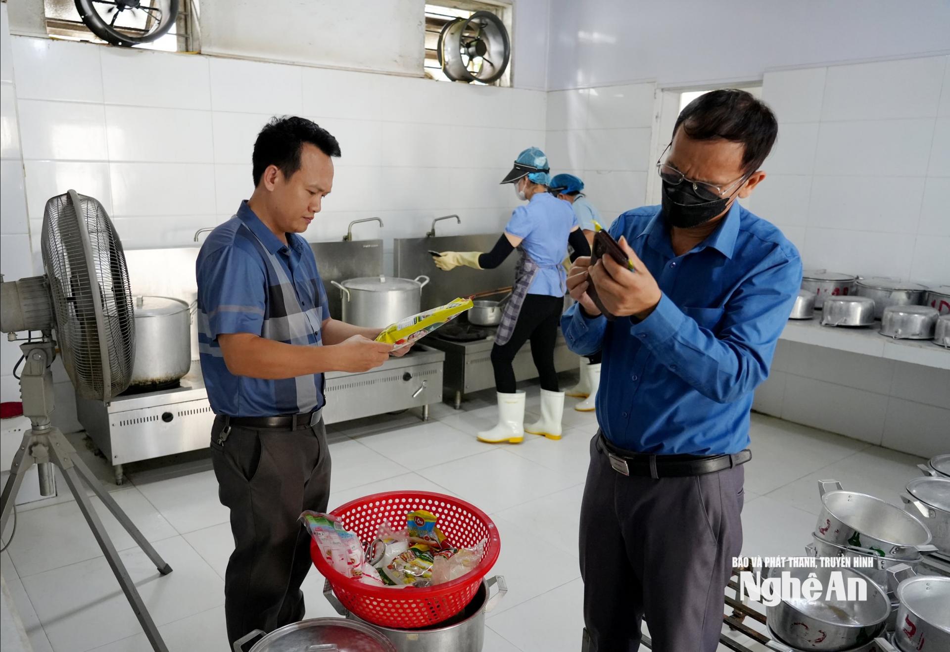 Đoàn kiểm tra liên ngành cũng đã chỉ ra một số tồn tại, yêu cầu Trường Tiểu học Nghi Kim sớm khắc phục. Ảnh: Thành Chung