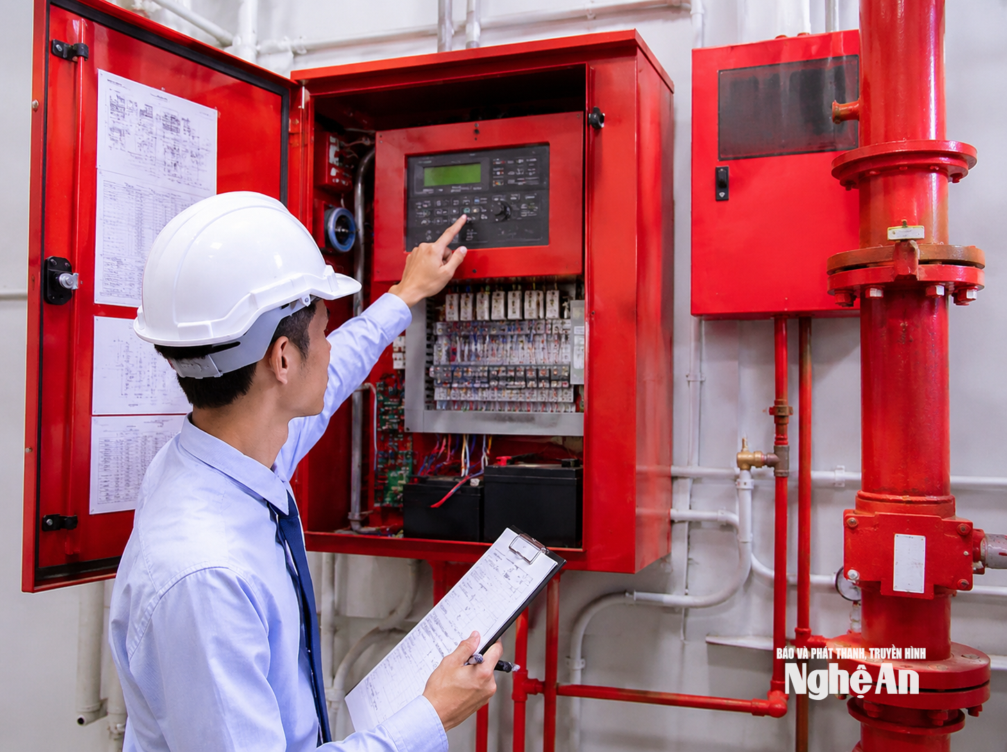 Hệ thống thiết bị truyền tin báo cháy với hệ thống Cơ sở dữ liệu về PCCC. Ảnh: P.L