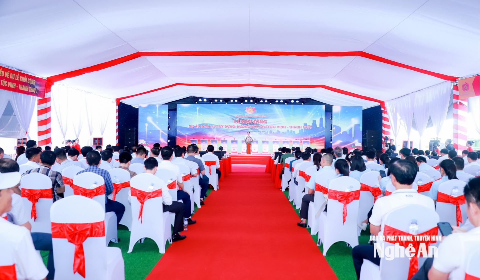 Quang cảnh Lễ khởi công Dự án đầu tư xây dựng đường bộ cao tốc Vinh - Thanh Thủy. Ảnh: Thành Duy