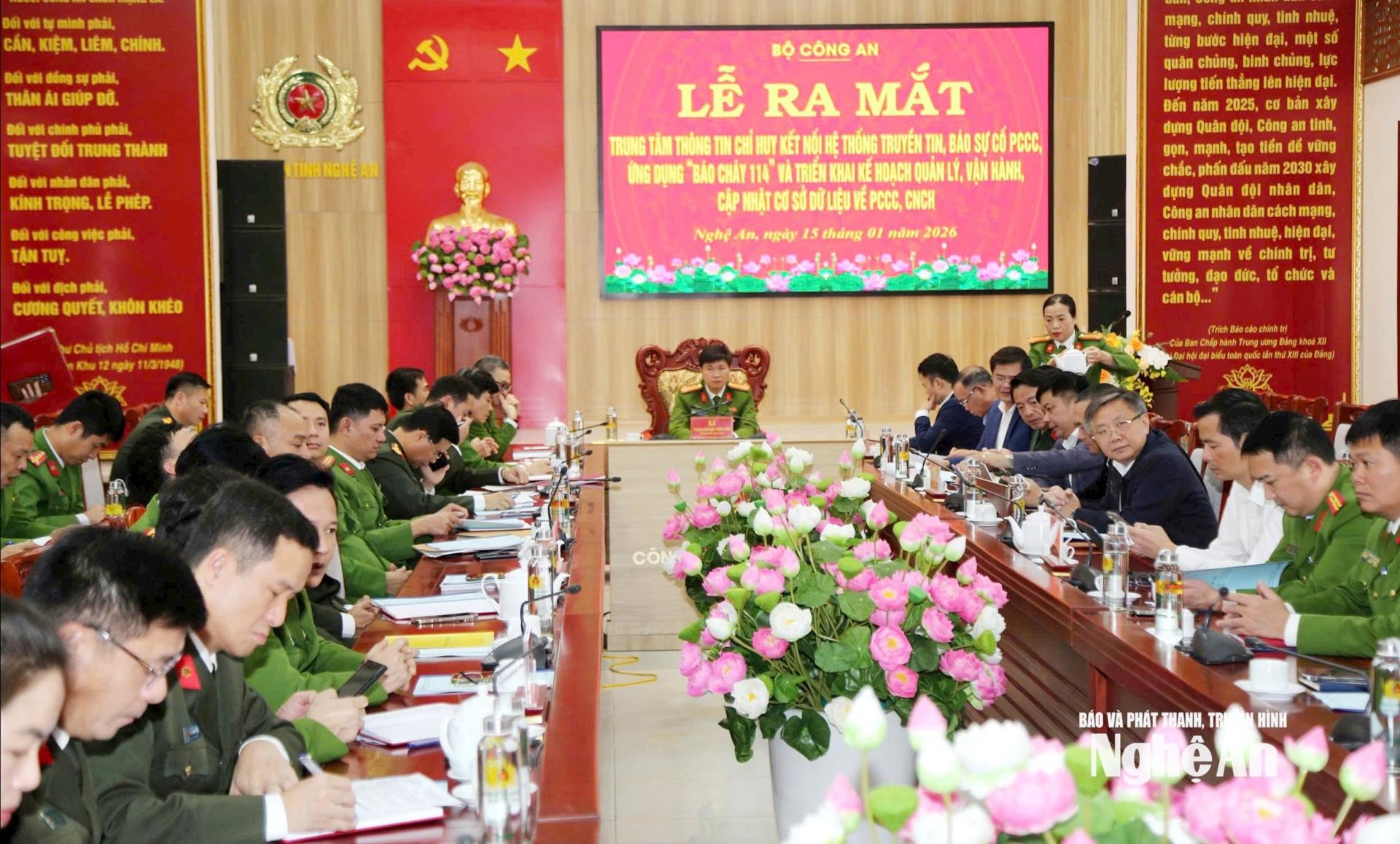 Lễ ra mắt Trung tâm thông tin chỉ huy kết nối hệ thống truyền tin, báo sự cố phòng cháy, chữa cháy (PCCC), ứng dụng báo cháy 114 và triển khai kế hoạch quản lý vận hành cập nhật cơ sở dữ liệu về PCCC, cứu nạn, cứu hộ. Ảnh tư liệu: Lịch Trung