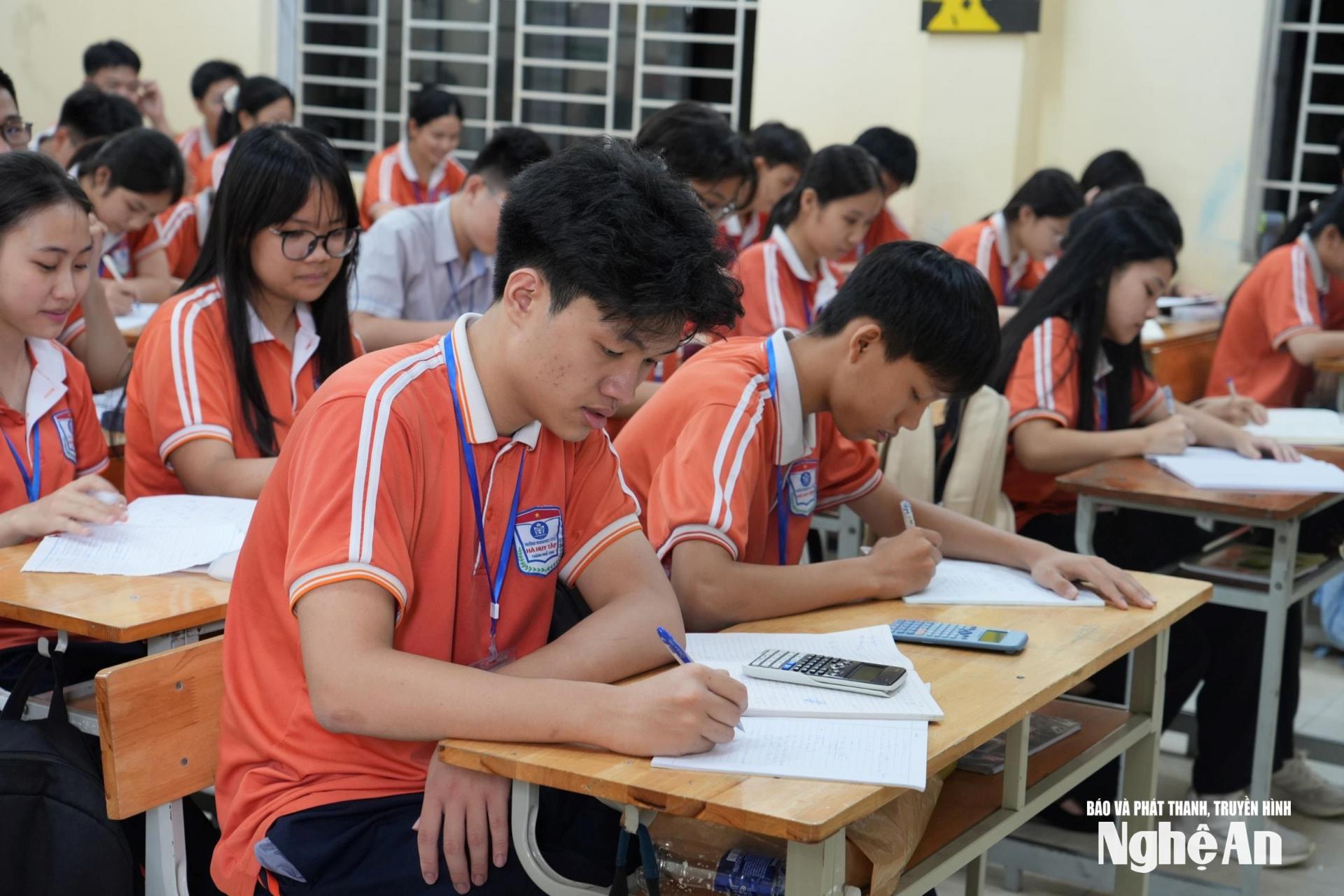 Việc triển khai Chiến dịch 2 tuần giúp nhiều học sinh ở Trường THCS Hà Huy Tập có sự tiến bộ vượt bậc. Ảnh: Mỹ Hà