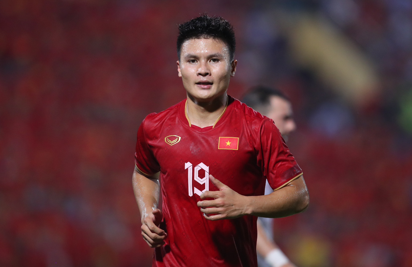 Quang Hải trở lại Việt Nam thi đấu.