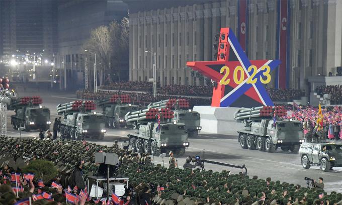 Pháo phản lực Triều Tiên trong lễ duyệt binh tại thủ đô Bình Nhưỡng ngày 8/2. Ảnh: KCNA