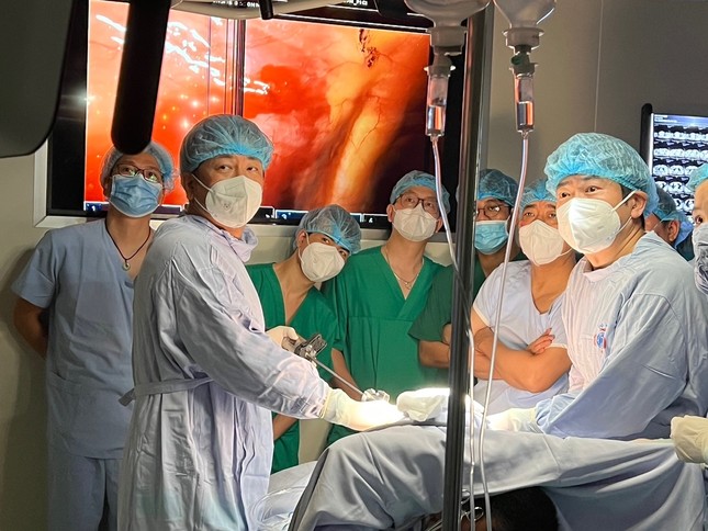Kíp chuyên gia Nhật Bản và Bệnh viện K thực hiện ca mổ ung thư bằng hệ thống robot hiện đại nhất