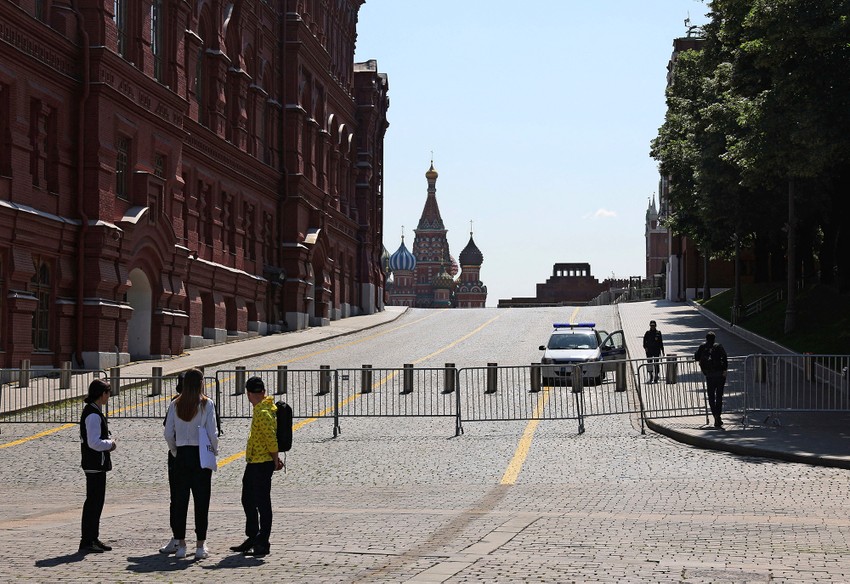 Khu vực Quảng trường Đỏ ở thủ đô Moscow (Nga) vẫn được giữ an ninh ngày 25-6. Ảnh: REUTERS