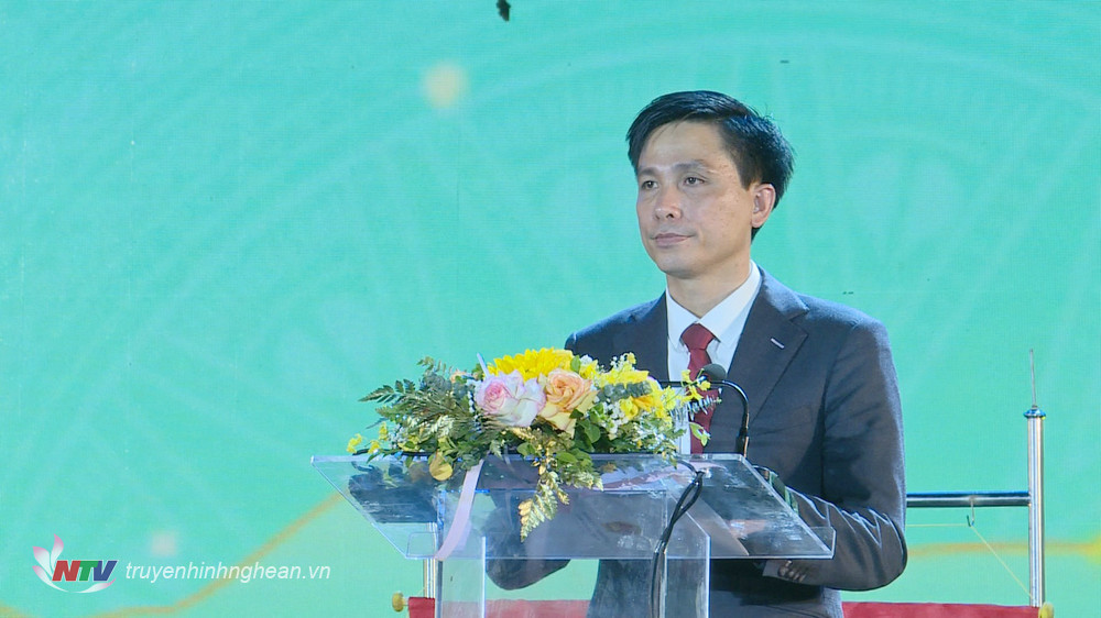 Đồng chí Hoàng Quyền - Phó Bí thư Huyện uỷ, Chủ tịch UBND huyện Anh Sơn phát biểu đáp từ tại lễ kỷ niệm. 