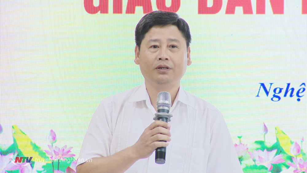 Đồng chí Trần Minh Ngọc - Giám đốc Đài PTTH Nghệ An, Chủ tịch Hội nhà báo tỉnh phát biểu tại hội nghị.