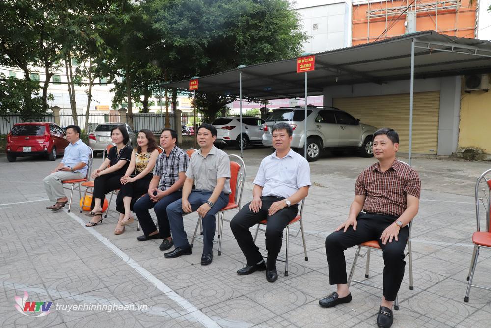 Dự lễ khai mạc có đồng chí Trần Minh Ngọc - Giám đốc Đài PT-TH Nghệ An, Chủ tịch Hội nhà báo tỉnh; các đồng chí Phó Giám đốc, lãnh đạo các phòng chuyên môn.