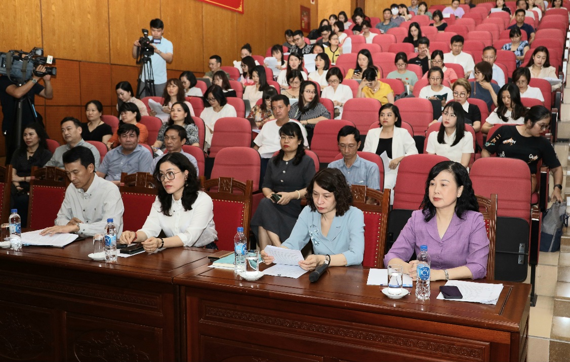 Bộ trưởng Bộ Y tế Đào Hồng Lan, Thứ trưởng Bộ Y tế Nguyễn Thị Liên Hương tham dự buổi toạ đàm - trao đổi về truyền thông y tế