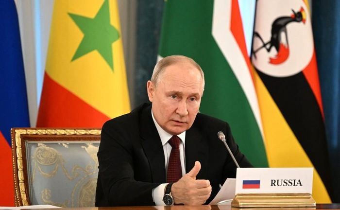 Tổng thống Nga Vladimir Putin trong cuộc họp với phái đoàn châu Phi ngày 18-6. Ảnh: Pavel Bednyakov/RIA NOVOSTI