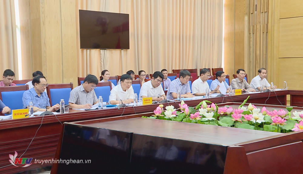 Lãnh đạo tỉnh và các Sở, ngành tỉnh Nghệ An tham dự buổi làm việc.