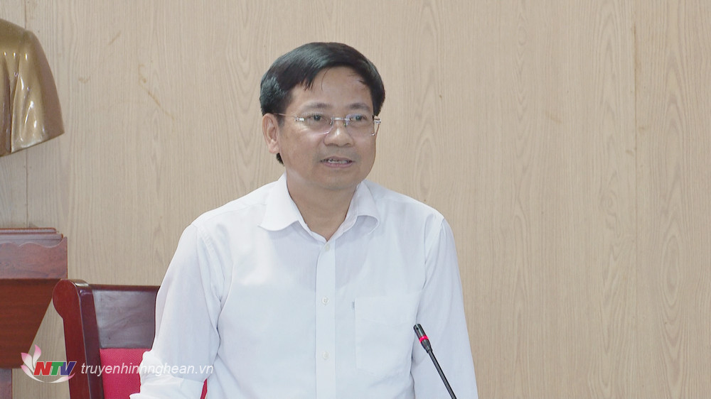 Đồng chí Cao Tiến Trung - Ủy viên Thường trực HĐND tỉnh, Trưởng ban Kinh tế - Ngân sách HĐND tỉnh chủ trì cuộc họp.