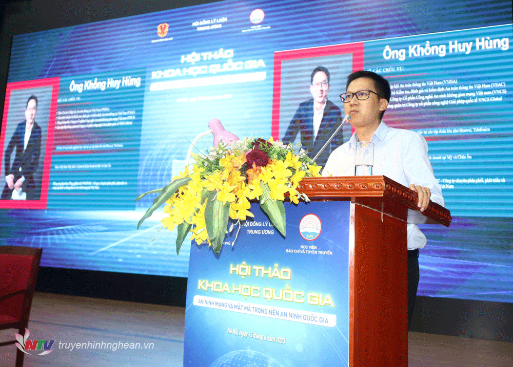 Ông Khổng Huy Hùng, Phó Chủ tịch Hiệp hội An toàn thông tin Việt Nam, Tổng Giám đốc Công ty Cổ phần Công nghệ An ninh không gian mạng Việt Nam (VNCS) tham luận tại Hội thảo