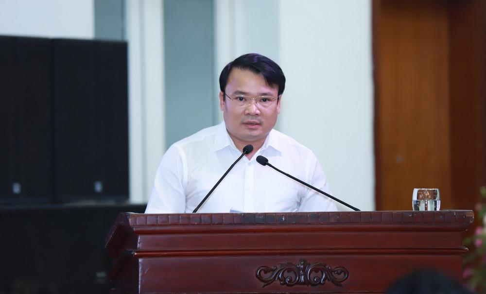 Giám đốc Sở Nông nghiệp và Phát triển nông thôn Phùng Thành Vinh phát biểu tại hội nghị.