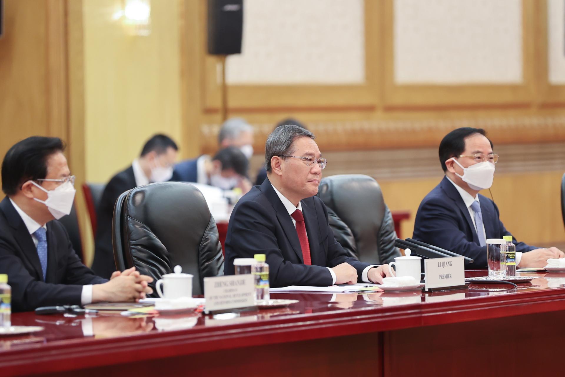 Thủ tướng Lý Cường chúc mừng những thành quả quan trọng Việt Nam đạt được trong phát triển kinh tế - xã hội.