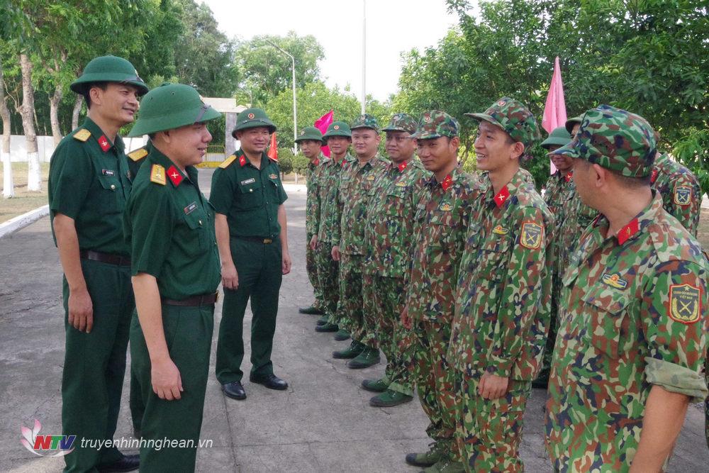 Đoàn công tác Cục Hậu cần thăm hỏi, động viện các quân nhân dự bị huấn luyện tại Lữ đoàn 654