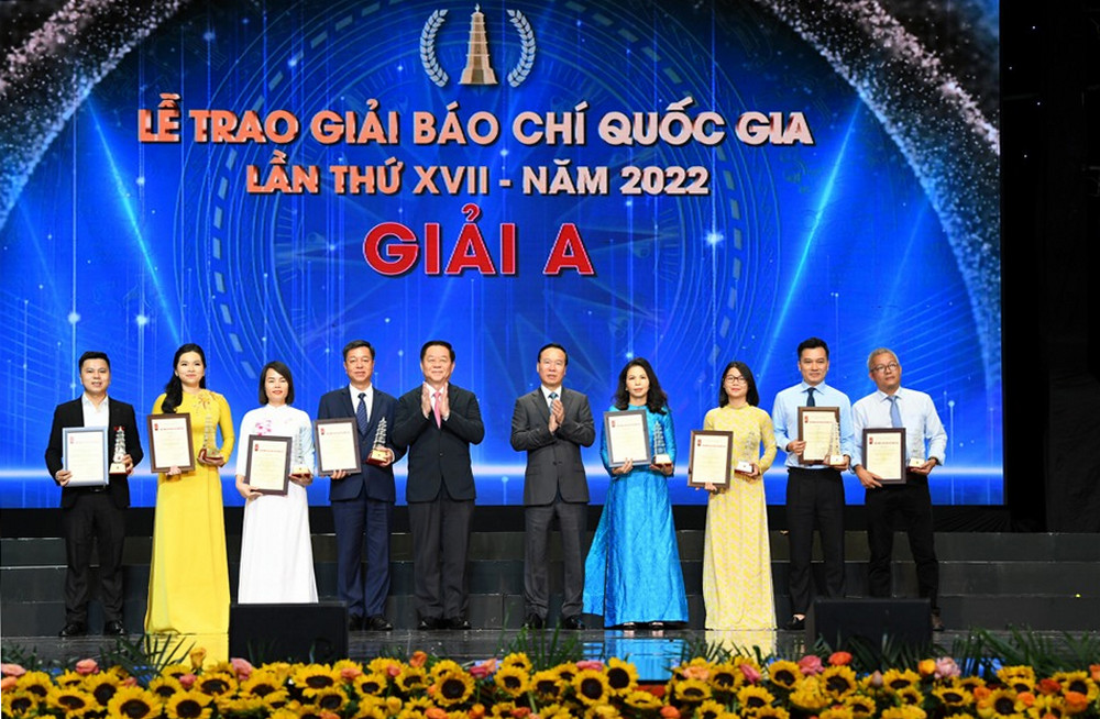 Các tác giả, nhóm tác giả nhận Giải A, Giải báo chí quốc gia lần thứ XVII - năm 2022. 