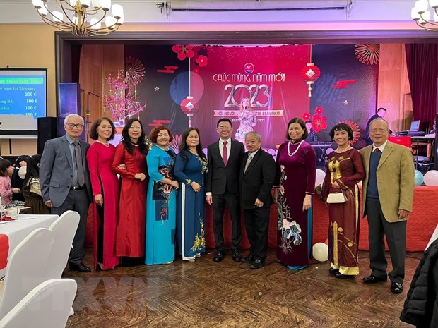 Đại diện cộng đồng người Việt tại Slovakia tham dự chương trình Tết Cộng đồng nhân dịp Tết Nguyên đán Quý Mão 2023. 