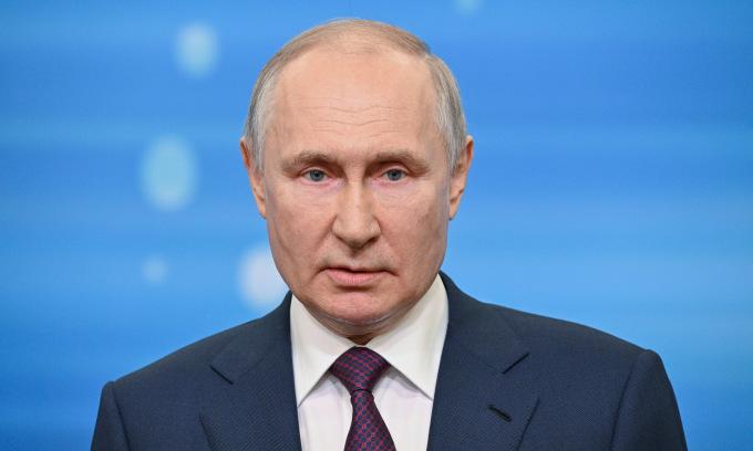Tổng thống Putin gặp gỡ báo chí tại Sochi, Nga, hôm 9/6. Ảnh: AFP
