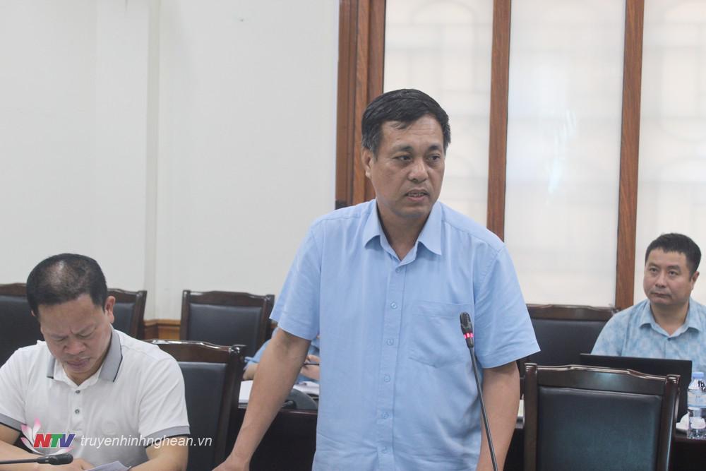Đồng chí Hoàng Văn Bộ - Phó bí thư, Chủ tịch UBND huyện Quỳnh Lưu phát biểu tại buổi làm việc