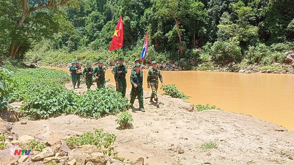 Tuần tra song phương bảo vệ an ninh biên giới Việt Nam - Lào