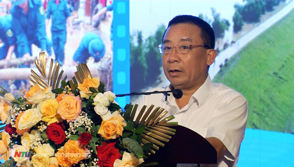 Đồng chí Nguyễn Văn Đệ - Phó Chủ tịch UBND tỉnh phát biểu tại hội nghị.