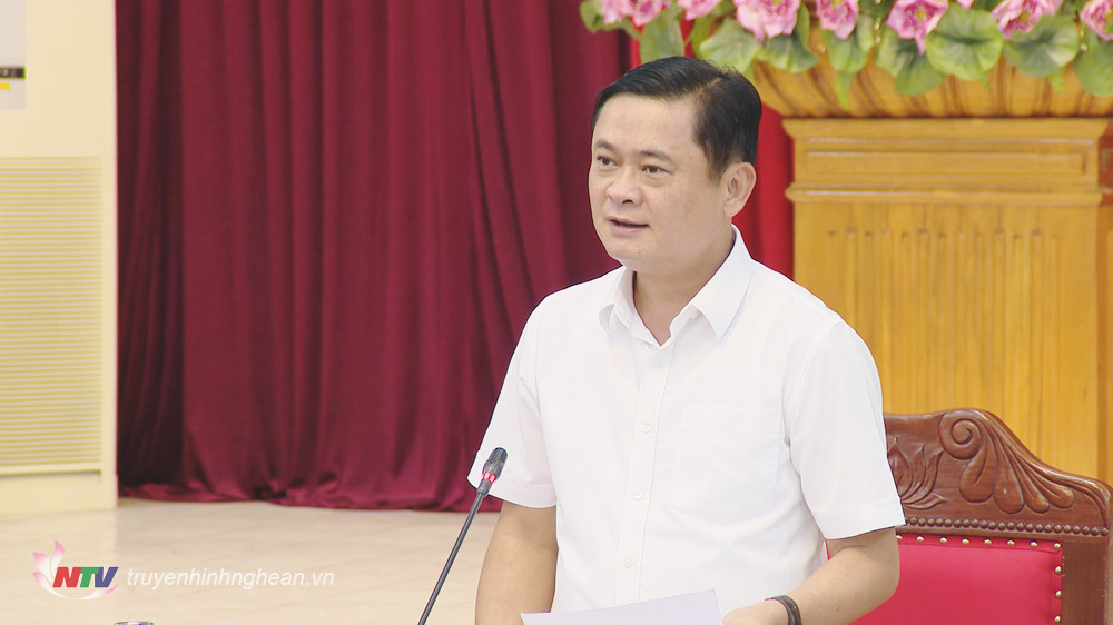 Đồng chí Thái Thanh Quý - Uỷ viên Trung ương Đảng, Bí thư Tỉnh uỷ, Trưởng đoàn ĐBQH tỉnh, Chủ tịch HĐND tỉnh phát biểu kết luận nội dung tại phiên họp.