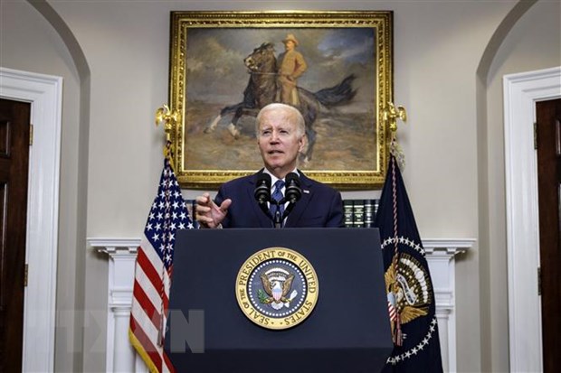 Tổng thống Mỹ Joe Biden thông báo về thỏa thuận trần nợ công vừa đạt được với Chủ tịch Hạ viện Kevin McCarthy, tại Washington DC., ngày 28/5. (Ảnh: AFP/TTXVN)