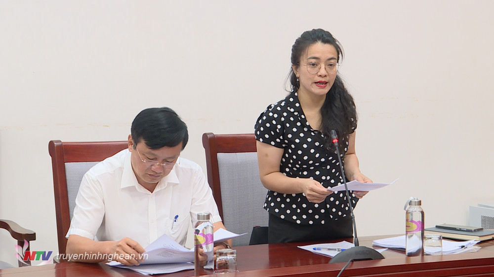 Giám đốc Sở Tư pháp Hoàng Thị Thu Trang phát biểu tại hội nghị.