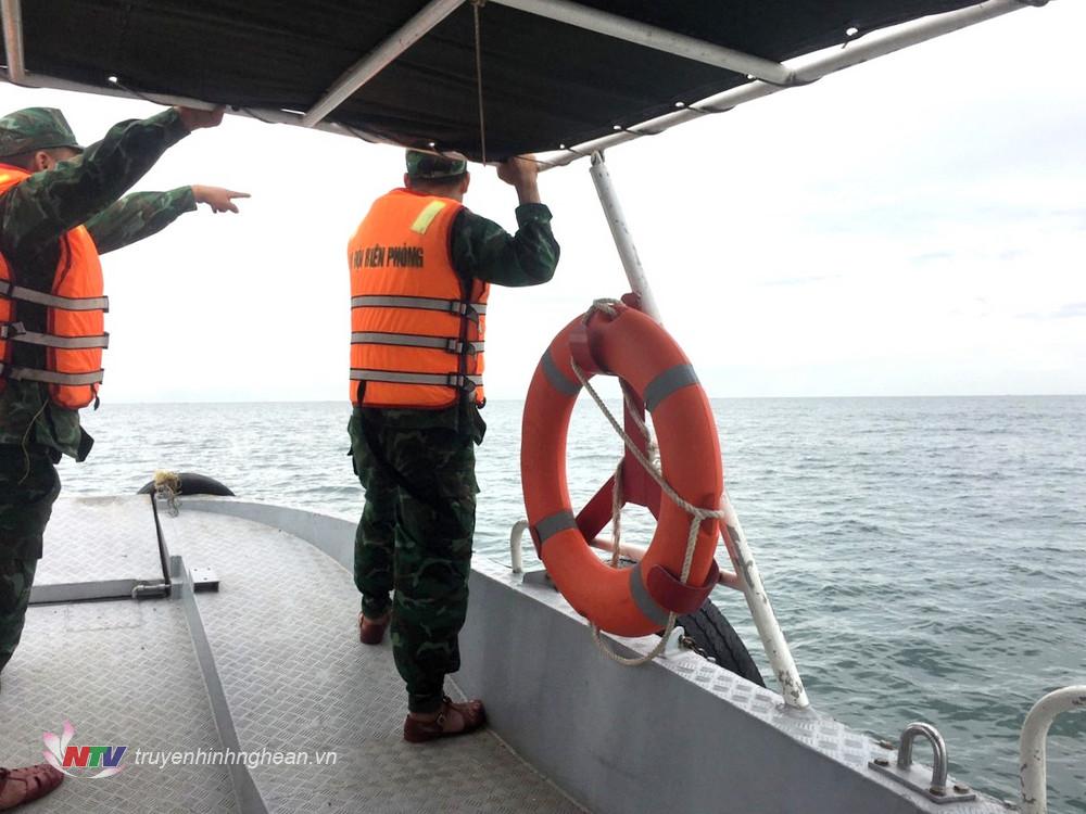 Lực lượng, phương tiện Đồn Biên phòng cửa khẩu cảng Cửa Lò - Bến Thủy, Bộ đội Biên phòng tỉnh tham gia tìm kiếm trên biển.