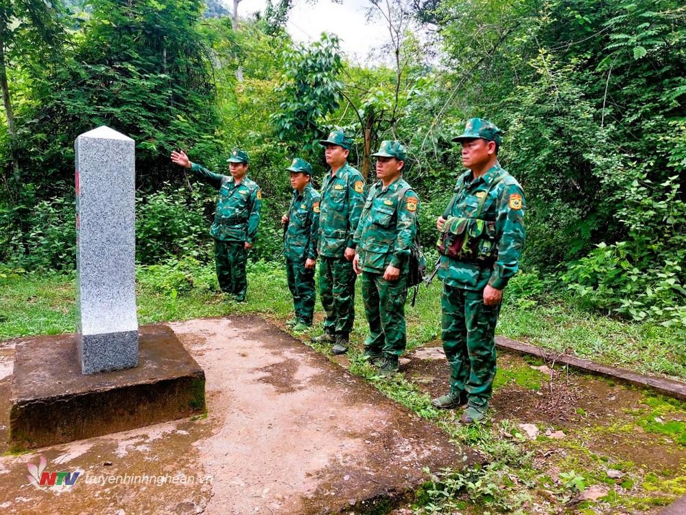 Tổ chức tuần tra bảo vệ biên giới Việt Nam - Lào