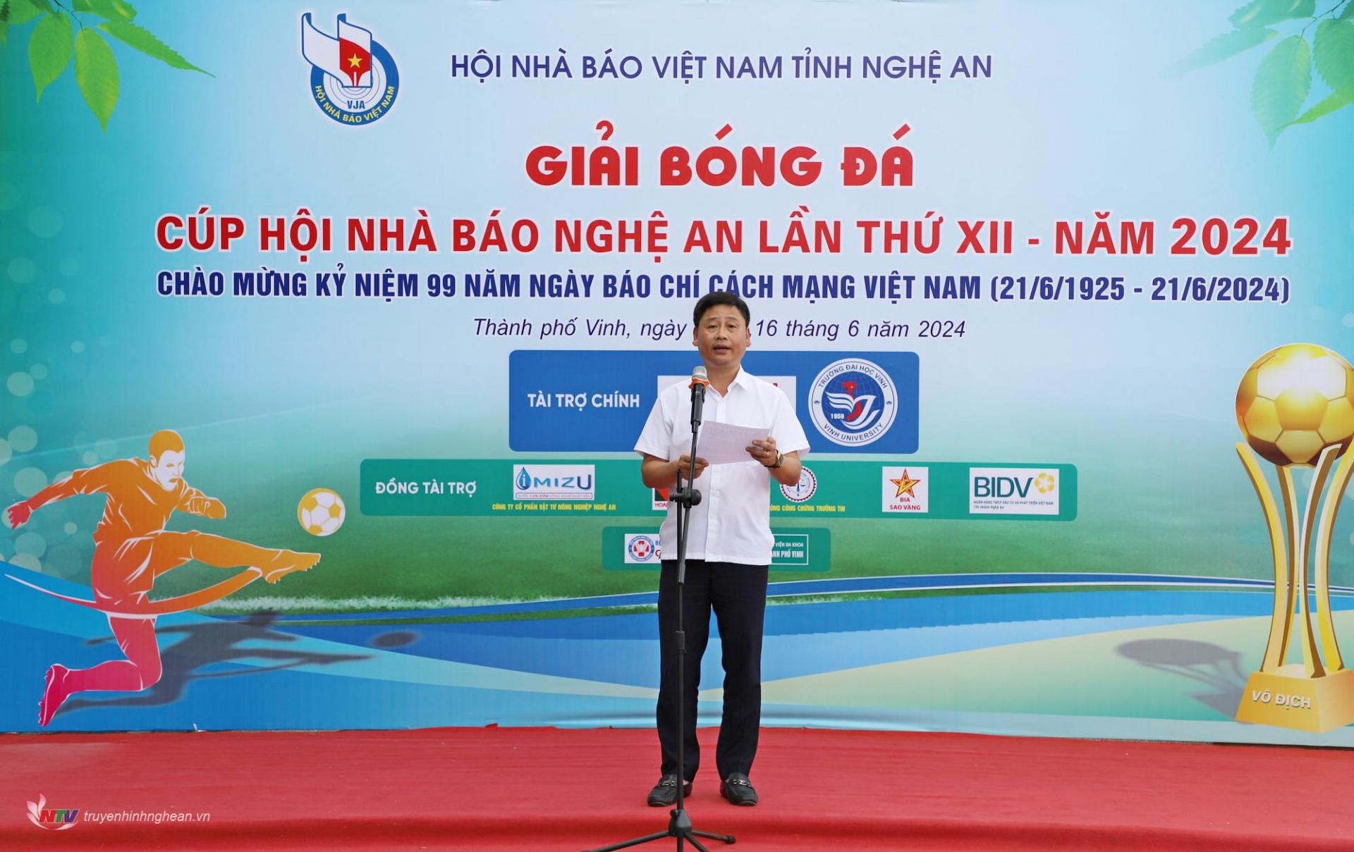 Đồng chí Trần Minh Ngọc - Giám đốc Đài PT-TH Nghệ An, Chủ tịch Hội Nhà báo tỉnh, Trưởng ban tổ chức giải phát biểu khai mạc.