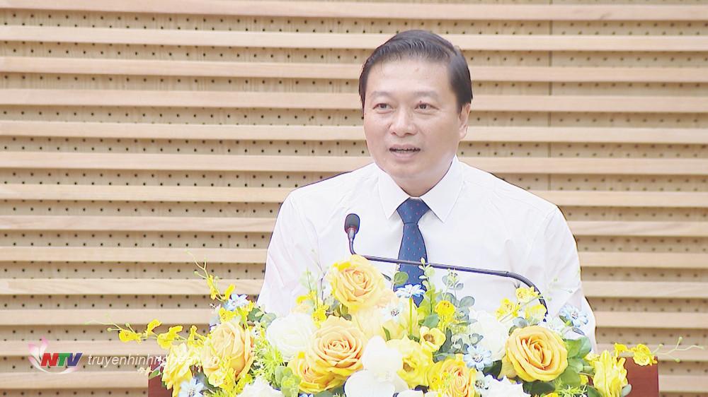 Phó Chủ tịch Thường trực UBND tỉnh Lê Hồng Vinh phát biểu giao nhiệm vụ.