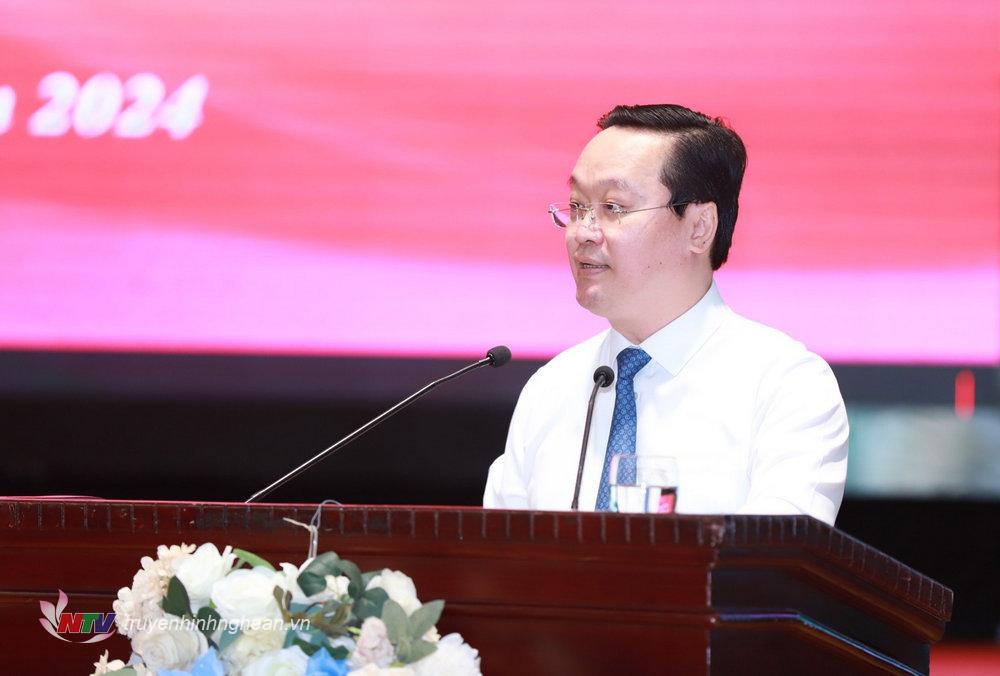 Đồng chí Nguyễn Đức Trung - Phó Bí thư Tỉnh ủy, Chủ tịch UBND tỉnh Nghệ An phát biểu tại hội thảo. 