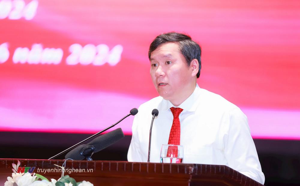 GS.TS Lê Văn Lợi - Phó Giám đốc Học viện Chính trị Quốc gia Hồ Chí Minh phát biểu tổng kết và bế mạc hội thảo. 
