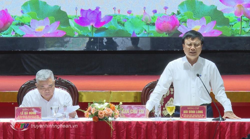 Phó Chủ tịch UBND tỉnh Bùi Đình Long phát biểu tại buổi họp báo.