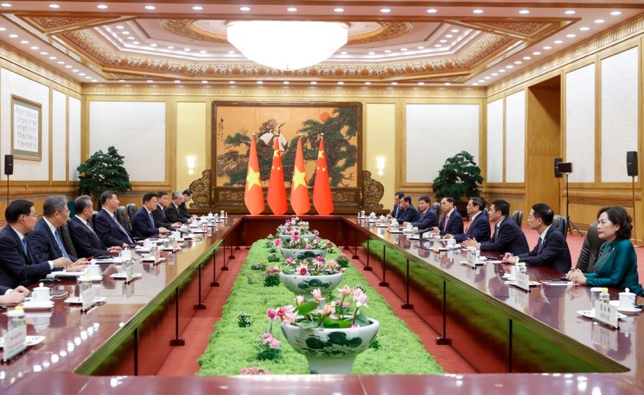 Hai nhà lãnh đạo nhất trí tiếp tục cụ thể hóa nhận thức chung cấp cao, nhất là Tuyên bố chung Việt Nam-Trung Quốc về việc tiếp tục làm sâu sắc và nâng tầm quan hệ Đối tác Hợp tác chiến lược toàn diện, xây dựng Cộng đồng chia sẻ tương lai Việt Nam-Trung Quốc có ý nghĩa chiến lược theo phương hướng 6 hơn.