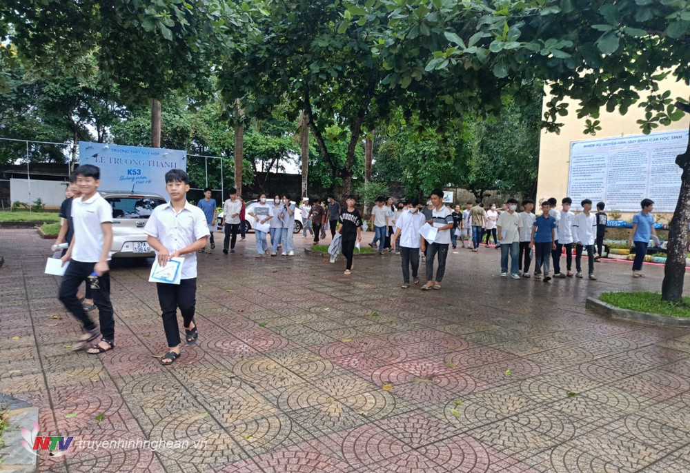 Kết thúc ngày thi đầu, các thí sinh Quỳ Hợp với tâm lý thoải mái