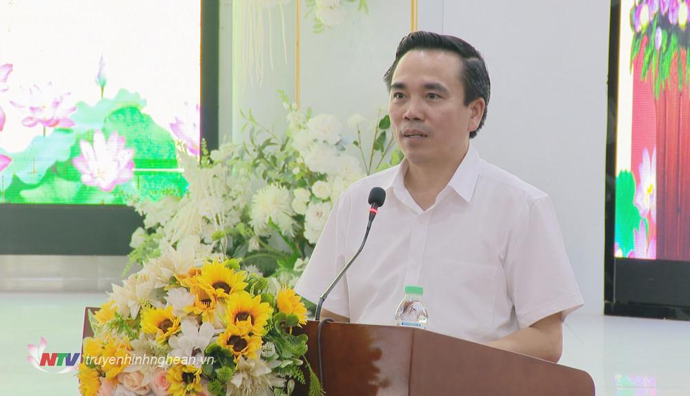 Đồng chí Lê Văn Ngọc - Phó Chủ tịch Thường trực Uỷ ban MTTQ tỉnh phát biểu tại hội nghị.